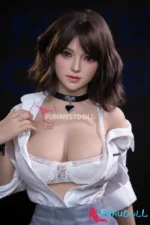 Liebespuppe mit großen Brüsten